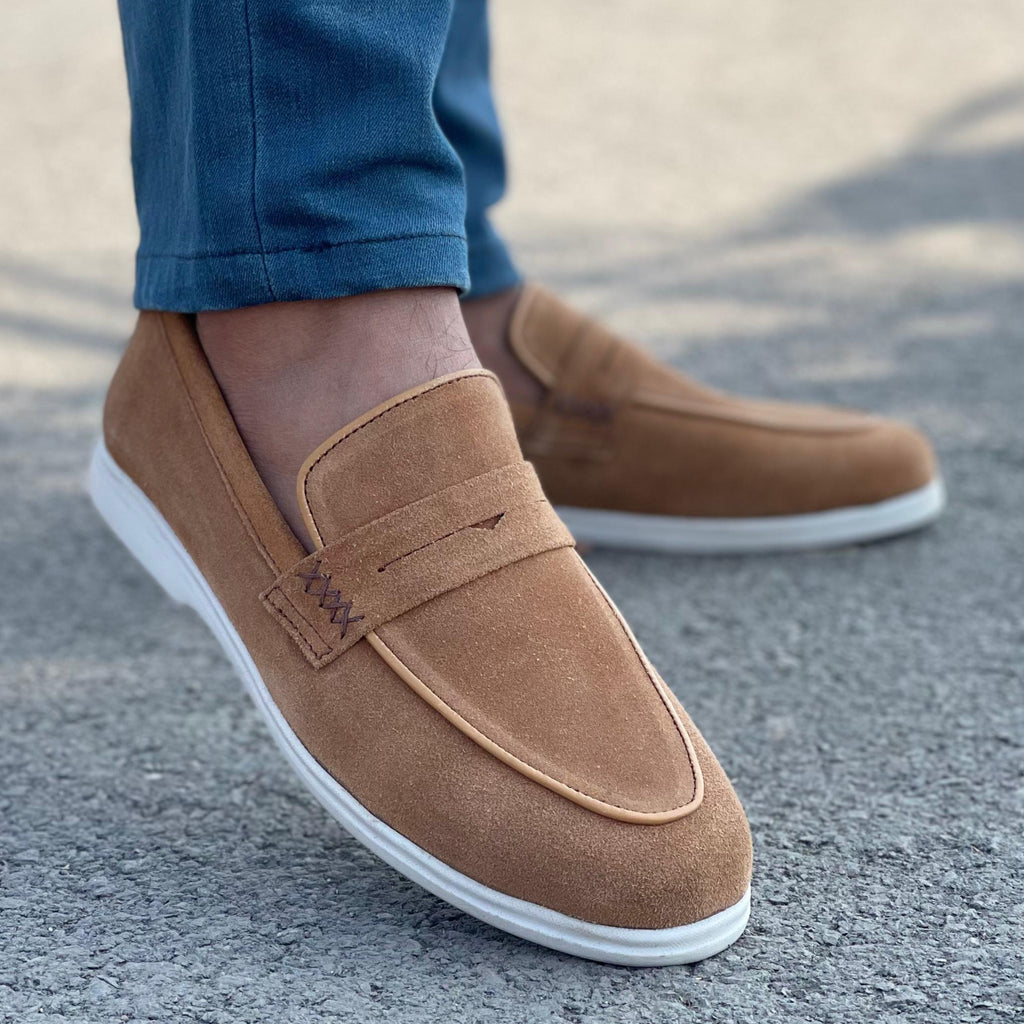 Tan loafers with a rubber sole, handcrafted from pure suede leather